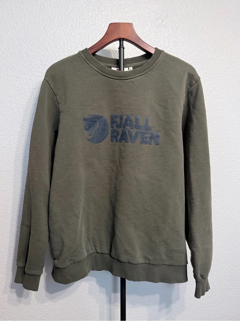 Fjallraven Logo Sweater ‘Deep Forest’ 100% Organic Cotton Sweatshirt - Men’s L